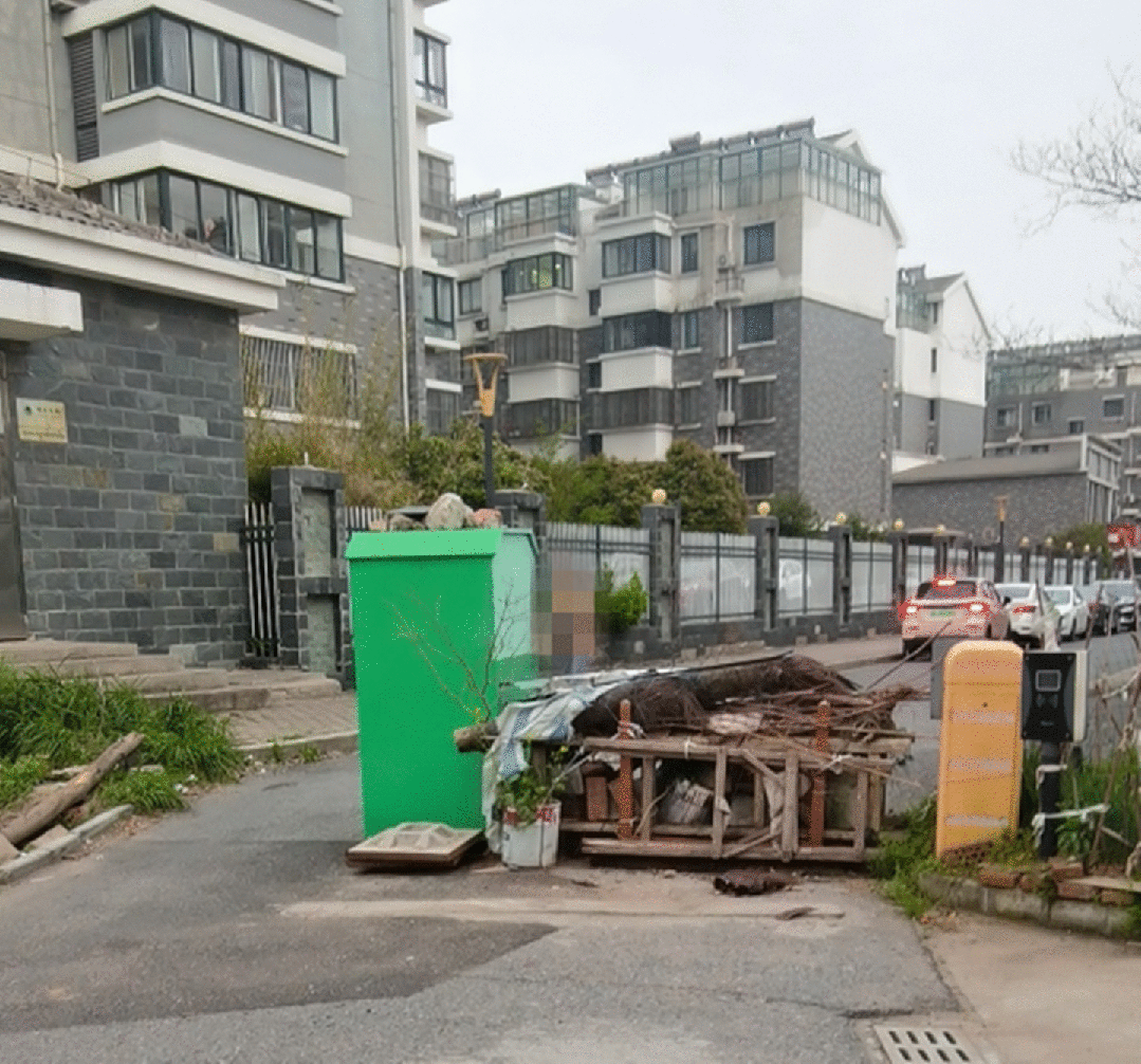 仪征有人私设路障究竟为何？(图2)