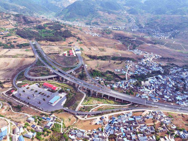 隆阳区：交通路网全面提质增效(图2)