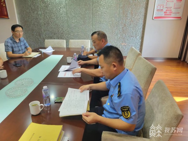 溧阳交通安全督查“设路障”改为“设路标”对危运车辆进行“邀约式”安全检查(图3)