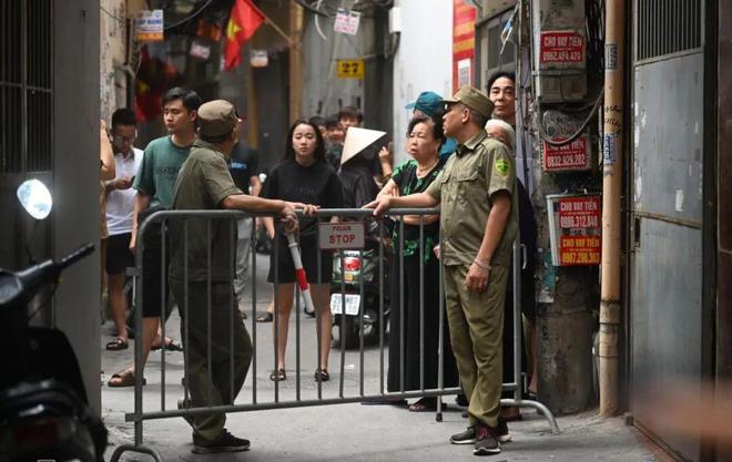 越南河内纸桥郡惨烈火灾：14人丧生、3人受伤目击者称听到爆炸声现场一片狼藉(图5)