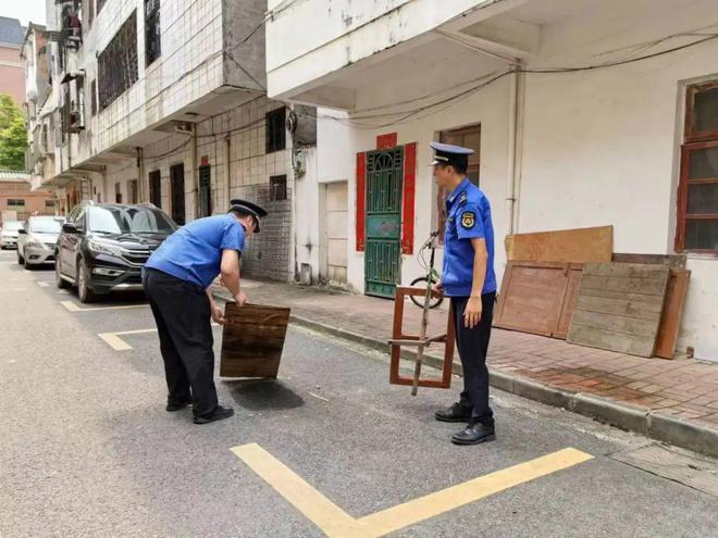 清路障！肇庆高要开展违规占用公共停车位专