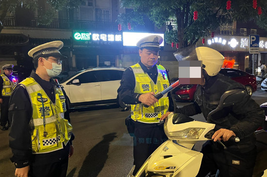 凭祥交警：以党建引领“三个到位”助推边境