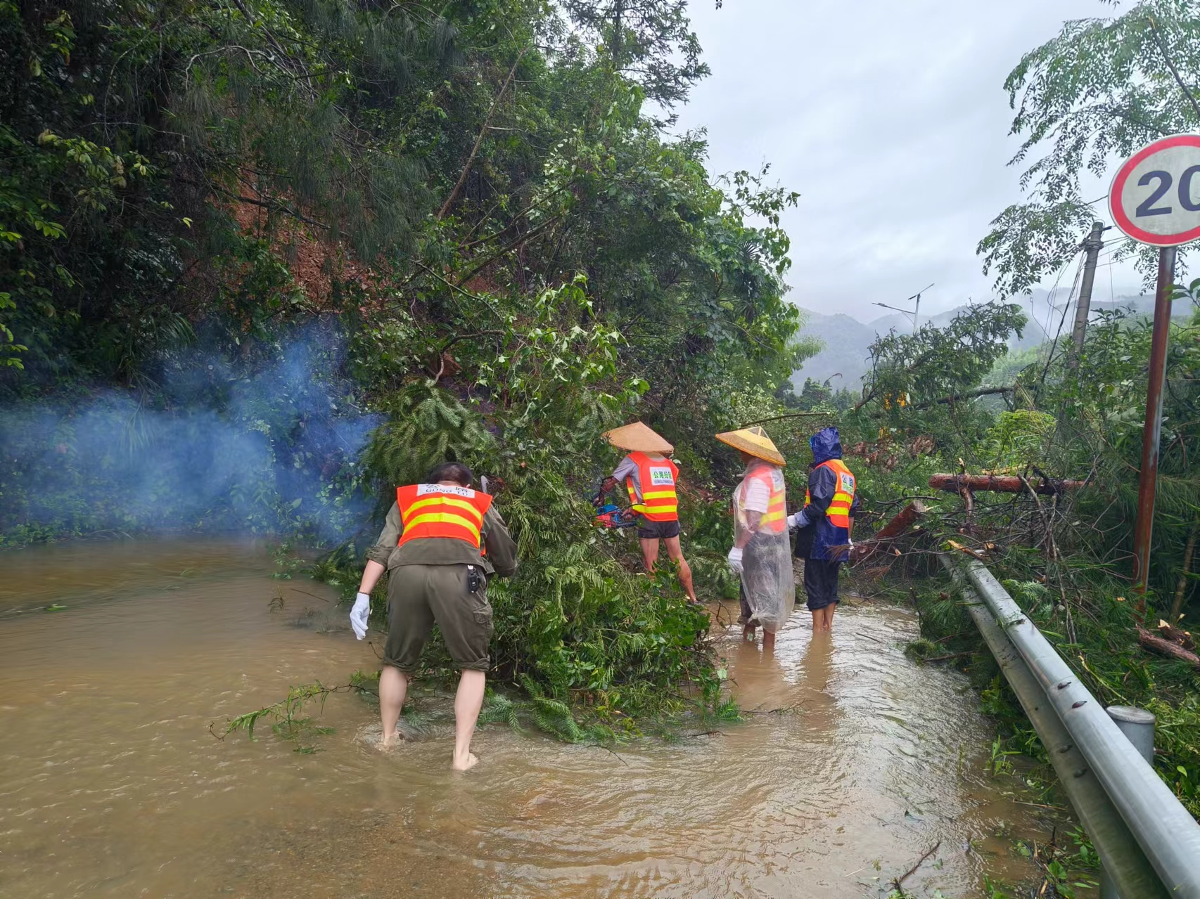 湖南绥宁：最大降雨量达2327毫米紧急转移1799人(图2)