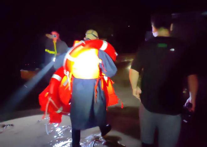 关键时刻冲得上去危急关头豁得出来｜基层党员干部防汛一线筑“堡垒”(图2)