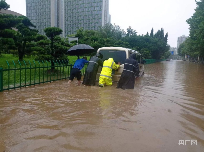 以“迅”防“汛”南昌抢险排涝护平安(图2)