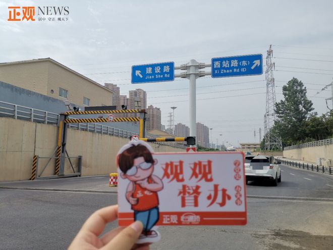 交通标志牌标错郑州金水西路与西站路傻傻分