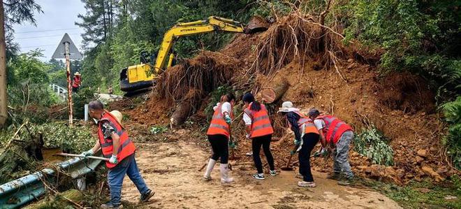 平坝区水毁公路重建工作高质量快速推进(图2)