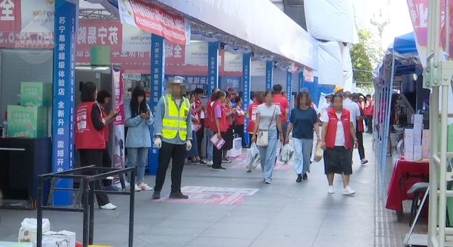 “轮椅、推车都过不去”人行道上出现“拦路虎”？多部门回应(图6)