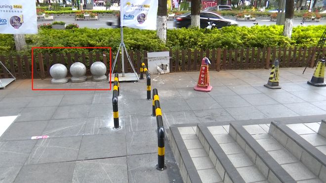 “轮椅、推车都过不去”人行道上出现“拦路虎”？多部门回应(图12)