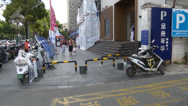 “轮椅、推车都过不去”人行道上出现“拦路虎”？多部门回应(图16)