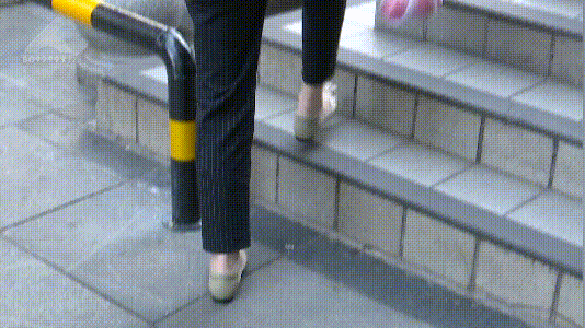 “轮椅、推车都过不去”人行道上出现“拦路虎”？多部门回应(图10)