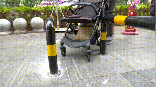 “轮椅、推车都过不去”人行道上出现“拦路虎”？多部门回应(图20)