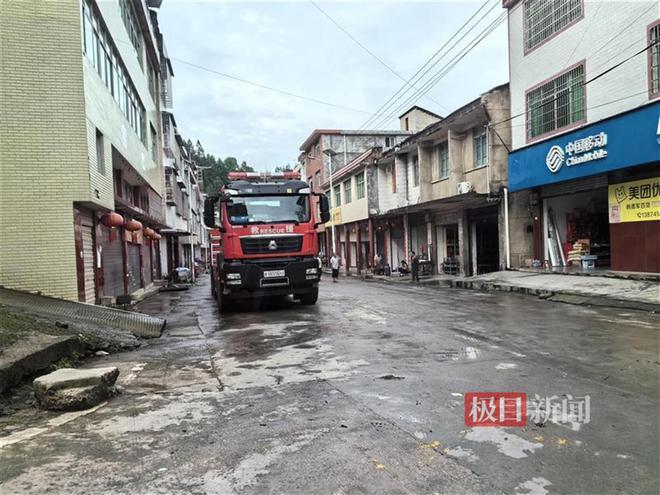 湖南新晃山体滑坡致8人遇难(图2)