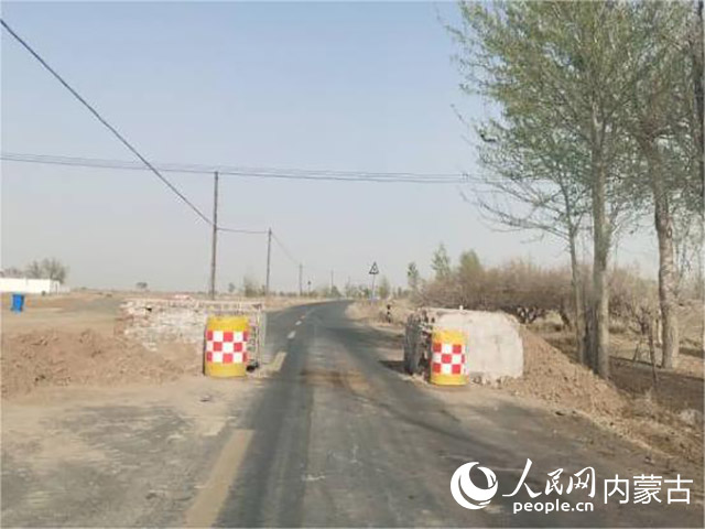 办实事加宽路障、修补路面……内蒙古网友反映的道路安全隐患消除了(图2)