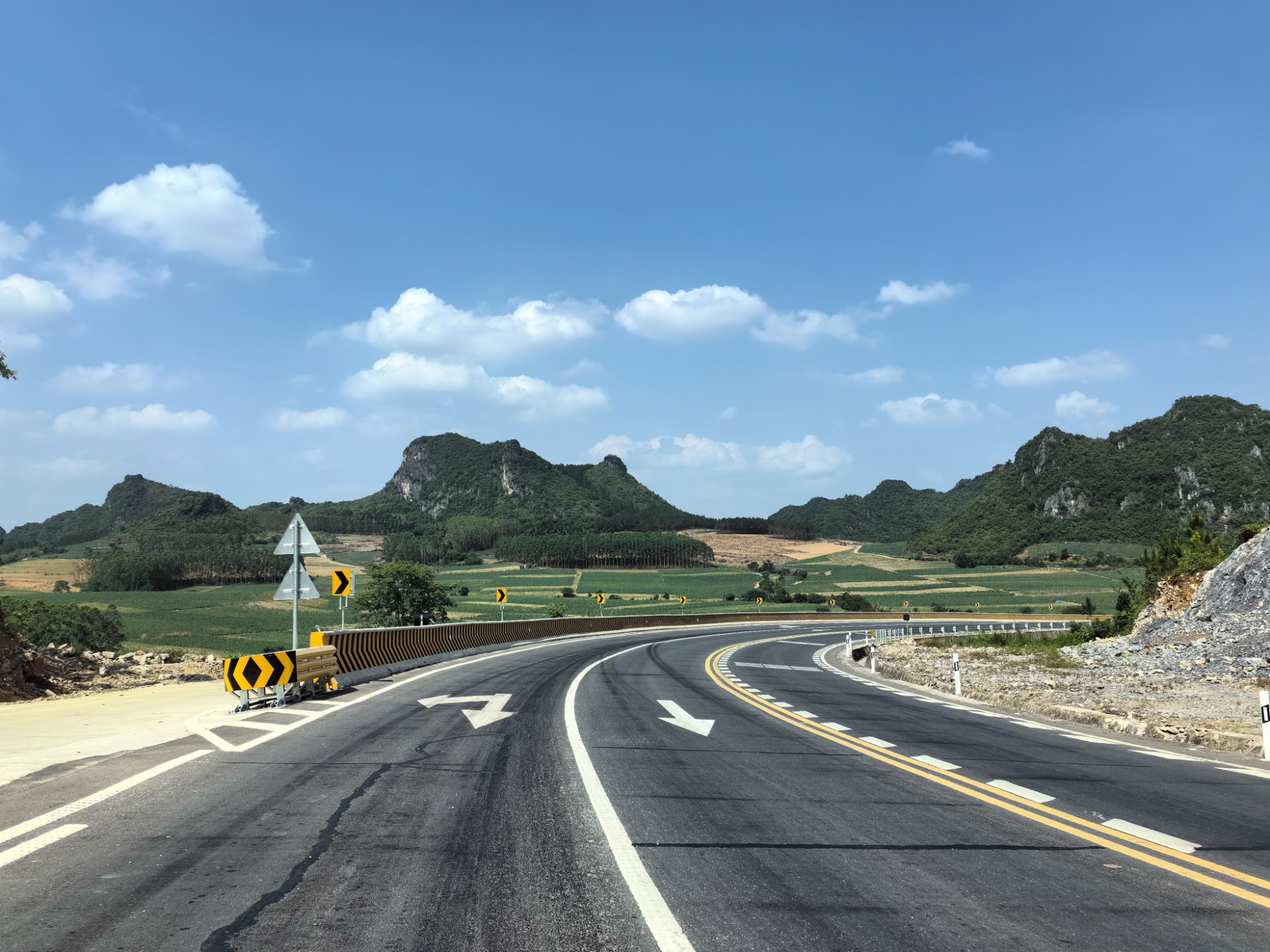 广西公路部门精养细护打造公路安全隐患整治样板(图6)