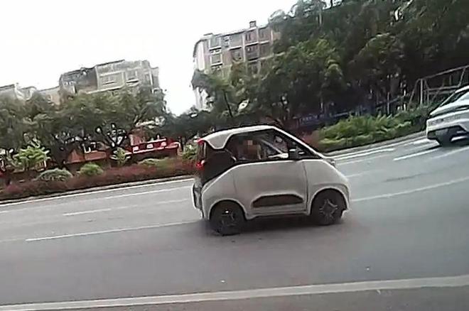 “救我”“他绑架我”！柳州一小车内传来女