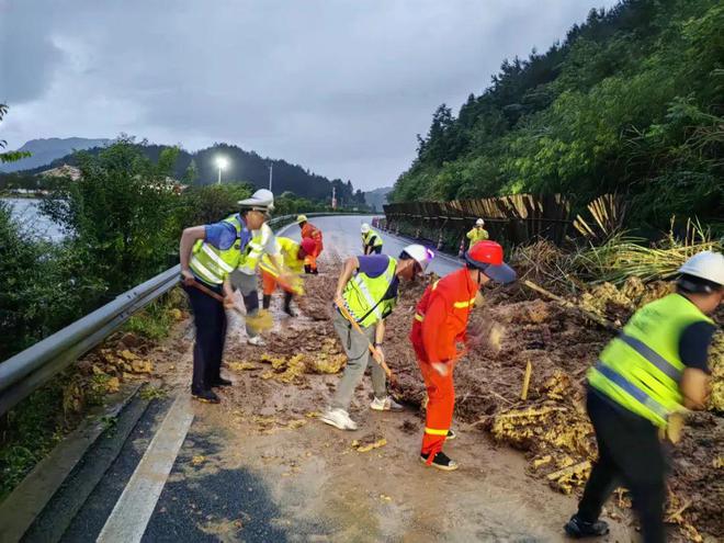 暴雨来袭关键时刻有“小黄人”！(图5)