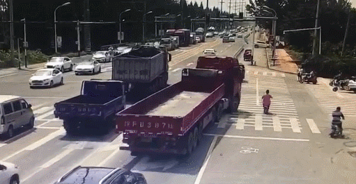 “百日攻坚”丨大货车“右转必停”为安全“让行”！(图4)