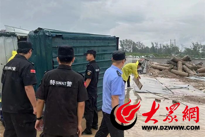 极端天气来袭！东明公安全力抢险救援_东明_大众网(图2)