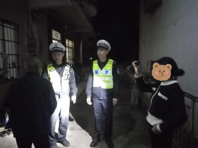 夜幕下的路面忽现“甘蔗路障”？(图2)