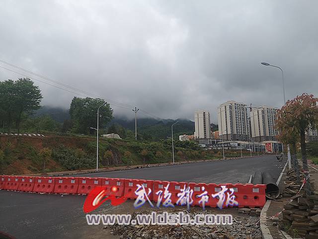 事故多发路段设置了路障