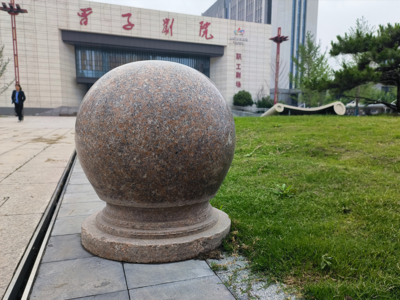 路障石墩在保障交通安全方面发挥着重要的作用(图7)