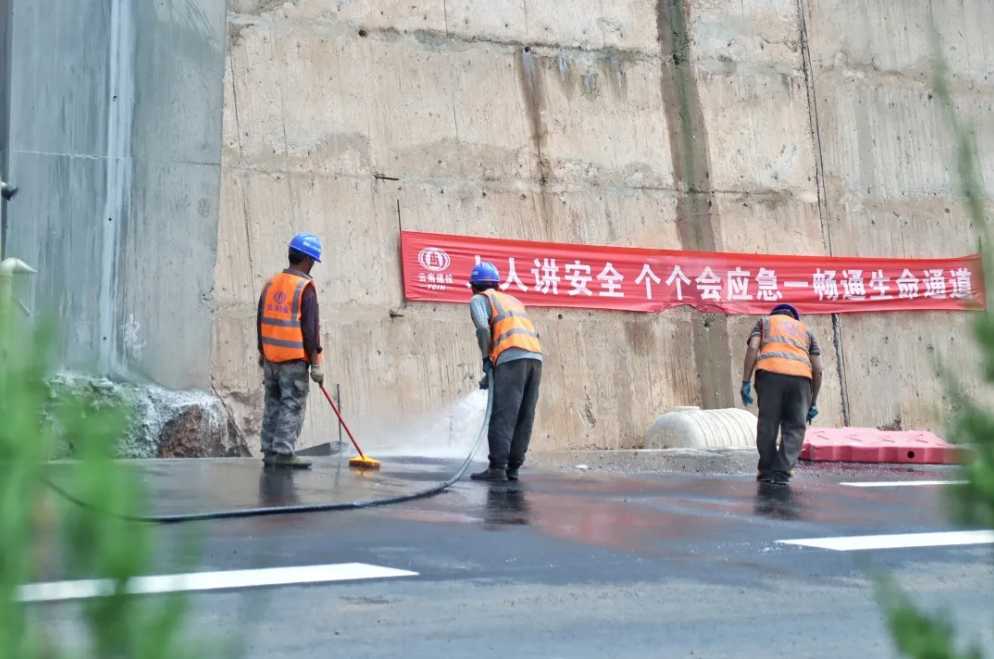 两车夜间相撞8人全部死亡！事故调查结果公布(图2)