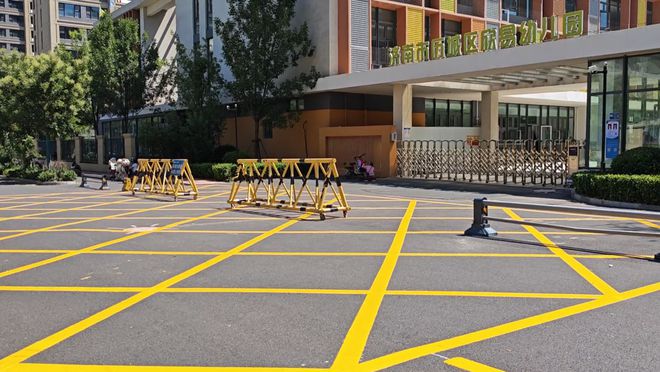 壹点帮办没路牌、没划线济南这条道路为何“赤裸”通车了？(图4)