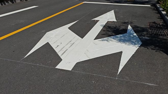 壹点帮办没路牌、没划线济南这条道路为何“赤裸”通车了？(图2)