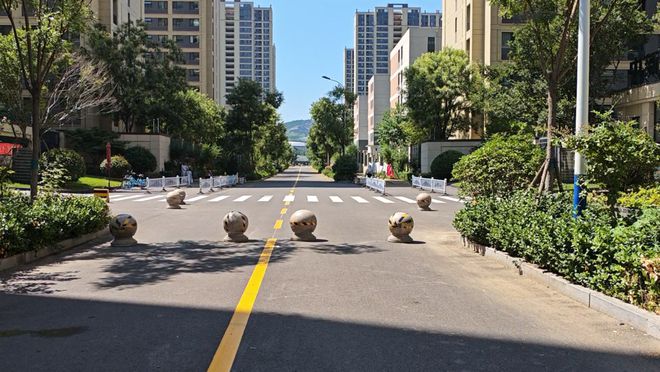 壹点帮办没路牌、没划线济南这条道路为何“