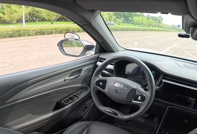 礼让行人、礼让麻袋、交警傻里傻气的“萝卜