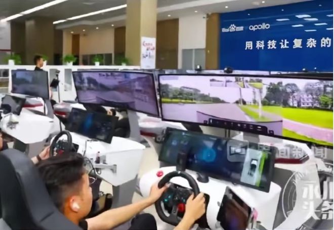 礼让行人、礼让麻袋、交警傻里傻气的“萝卜快跑”让老司机们焦虑了？(图13)