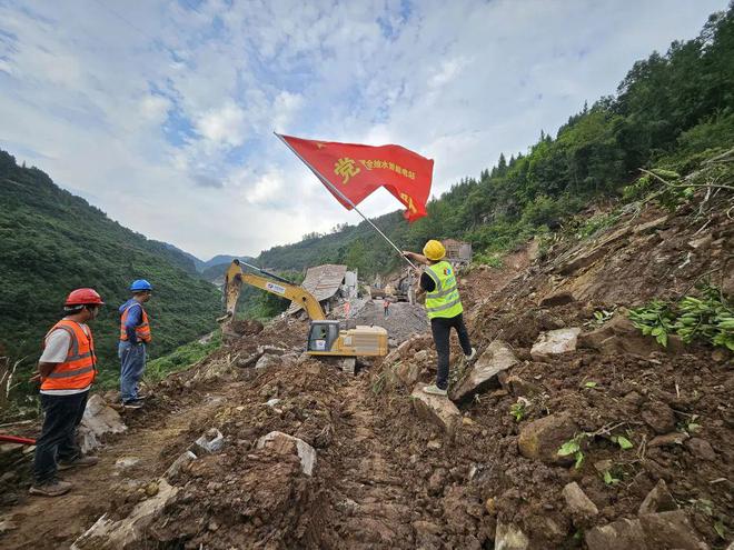 云阳建全抽水蓄能电站进场道路实现临时通行——连续72小时抢险救灾打通关键运输通道(图5)