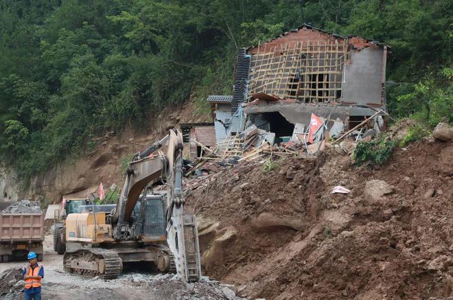 云阳建全抽水蓄能电站进场道路实现临时通行——连续72小时抢险救灾打通关键运输通道(图3)