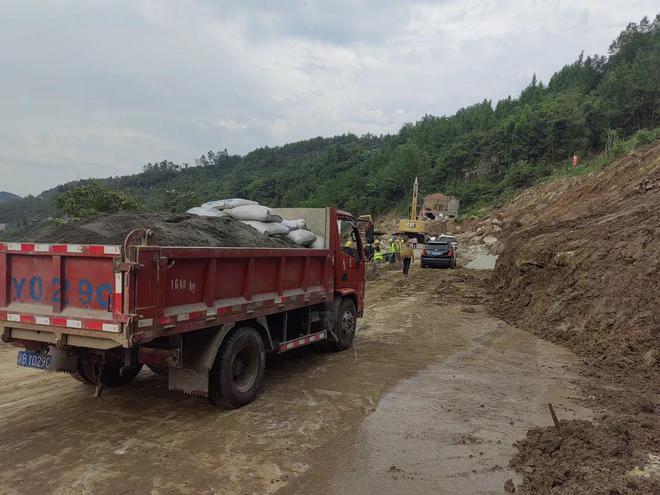 云阳建全抽水蓄能电站进场道路实现临时通行——连续72小时抢险救灾打通关键运输通道(图4)