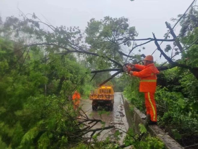 防抗“格美”福建青年在行动!(图13)