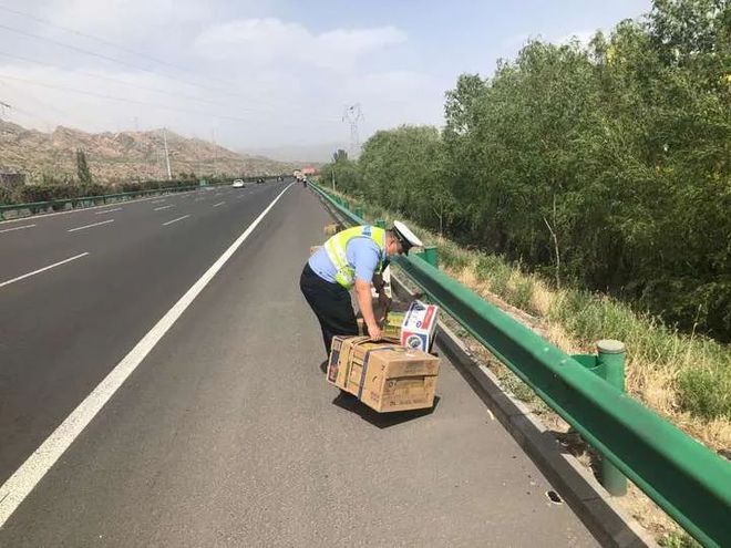 包头一高速路段发生这样一幕!(图2)