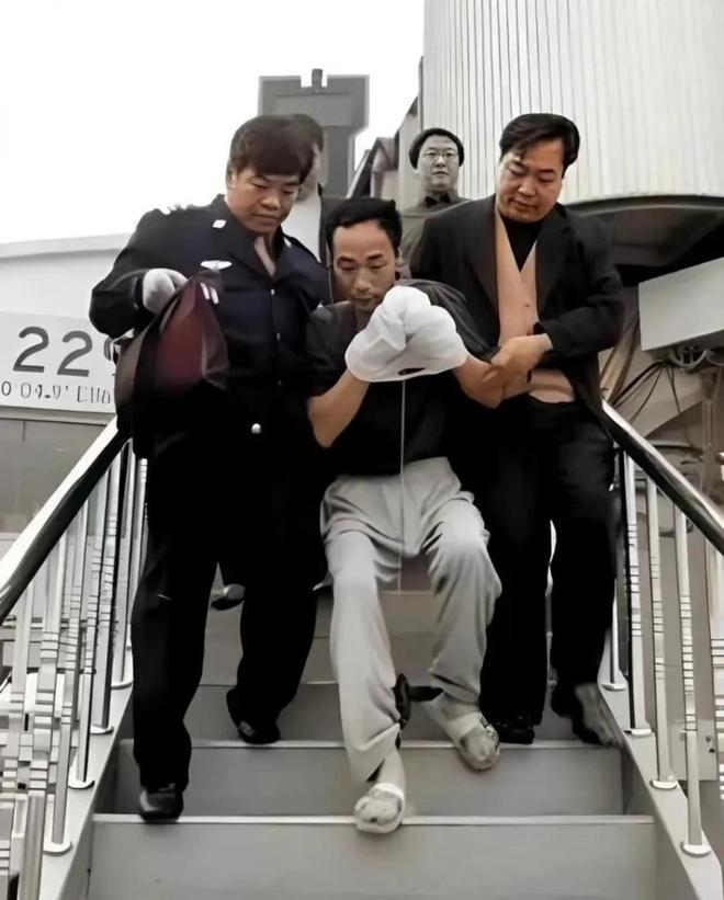 01年石家庄爆炸案靳如超被枪决行刑前腿软需搀扶致死108人(图4)