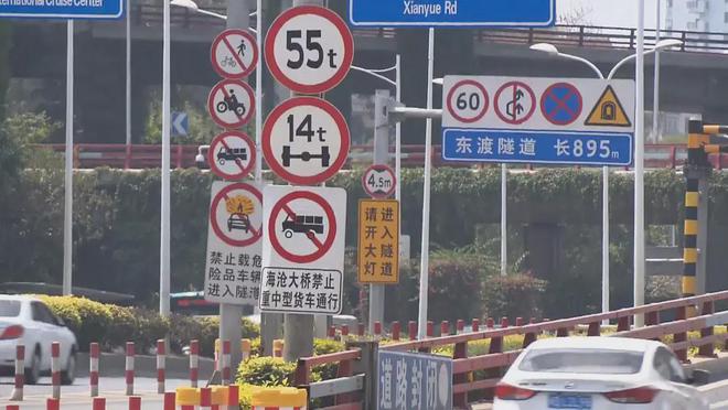 眼花缭乱的标志牌！200米道路设置11块标志牌司机：“看晕啦~”(图2)