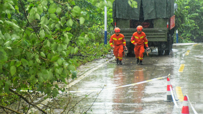 在现场|直击台风“格美”登陆给福建带来风雨影响7669万人受灾(图3)