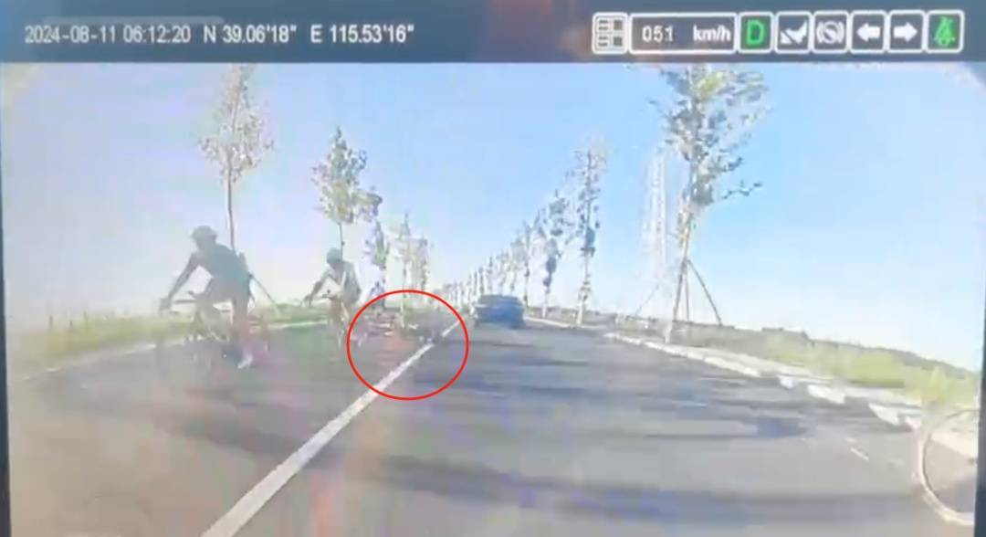 和父亲跟团骑行摔倒遭碾压男孩已身亡！多方