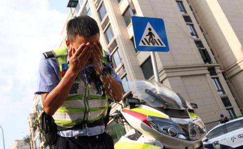 战高温不服“暑”!高温烈日下的高新警察“蓝”(图5)