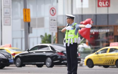 战高温不服“暑”！高温烈日下的高新警察“