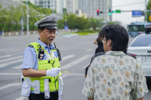 战高温不服“暑”!高温烈日下的高新警察“蓝”(图4)