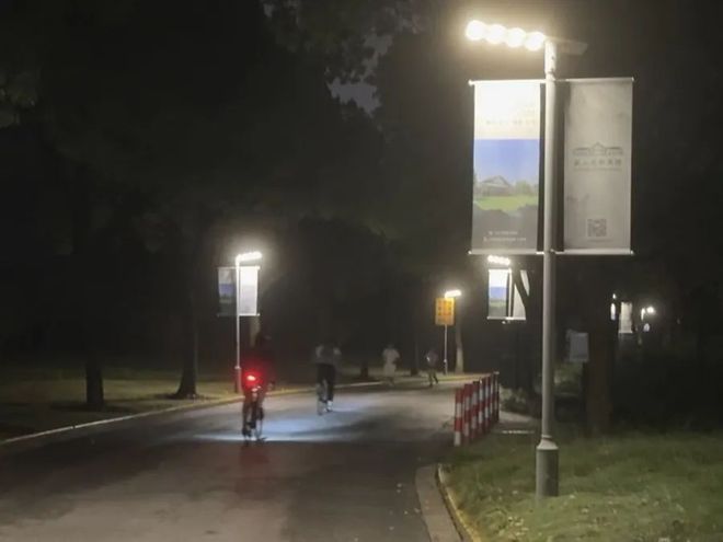 上海市民投诉：这里太危险不久前就发生过车祸！上百人扎堆来骑行安全如何保障？(图9)