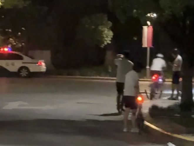 上海市民投诉：这里太危险不久前就发生过车祸！上百人扎堆来骑行安全如何保障？(图10)