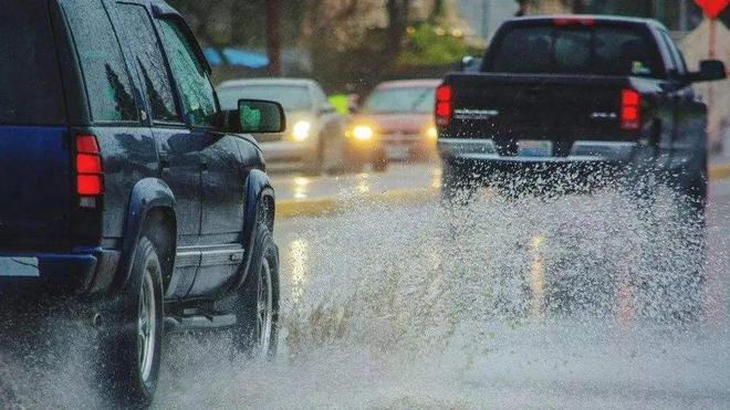 高速公路行车安全知识雨天出行注意事项