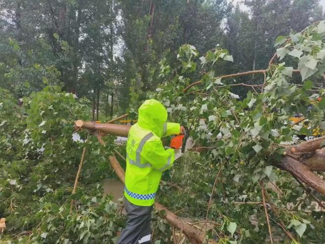 【一线传真】河北公安全力筑牢汛期道路交通安全防线(图3)