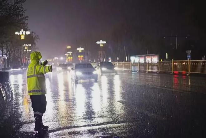 【一线传真】河北公安全力筑牢汛期道路交通安全防线(图2)