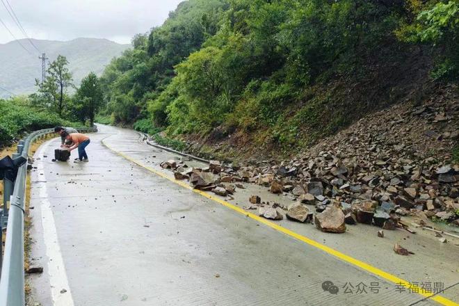 清除“拦路虎”他们全力保通畅→(图4)